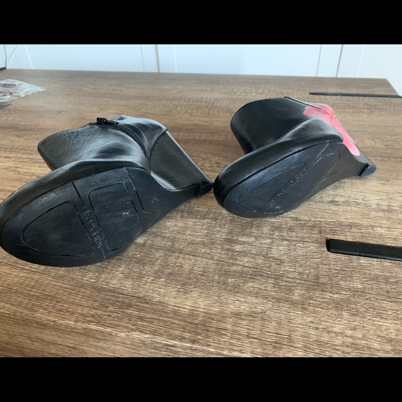 Nine West leather ankle zip booties, hand painted - Picture 5 of 7